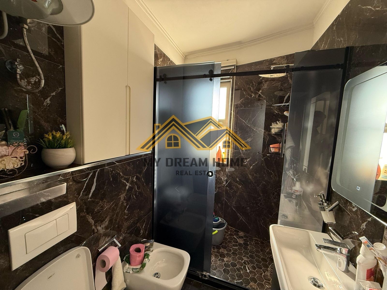 SHITET SUPER APARTAMENT 2+1+POST PARKIMI STACIONI I PARE PLAZH DURRES!! 4