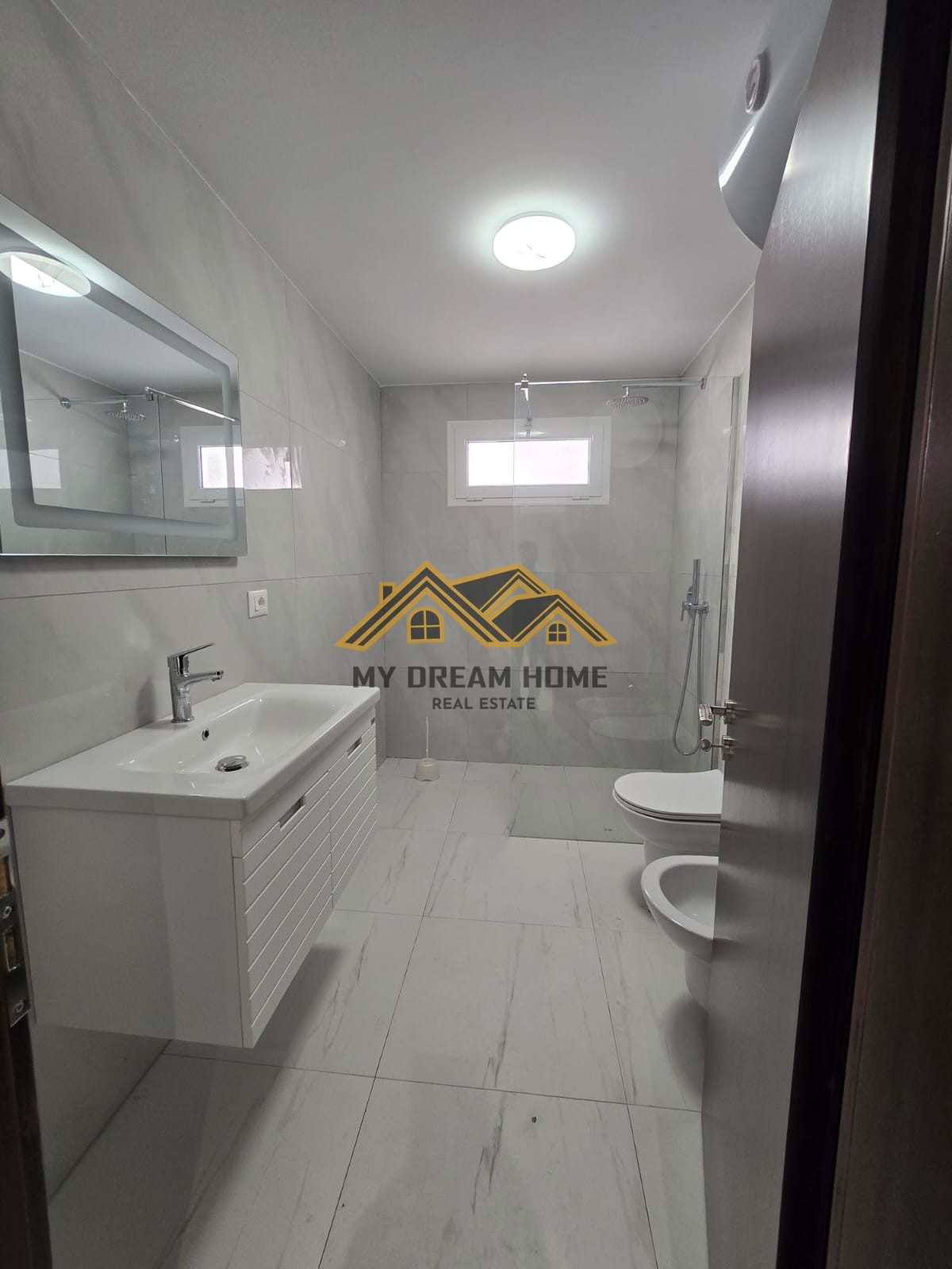 Shitet , Shtëpi Private 2-katëshe , Lagjja Re ,Durres