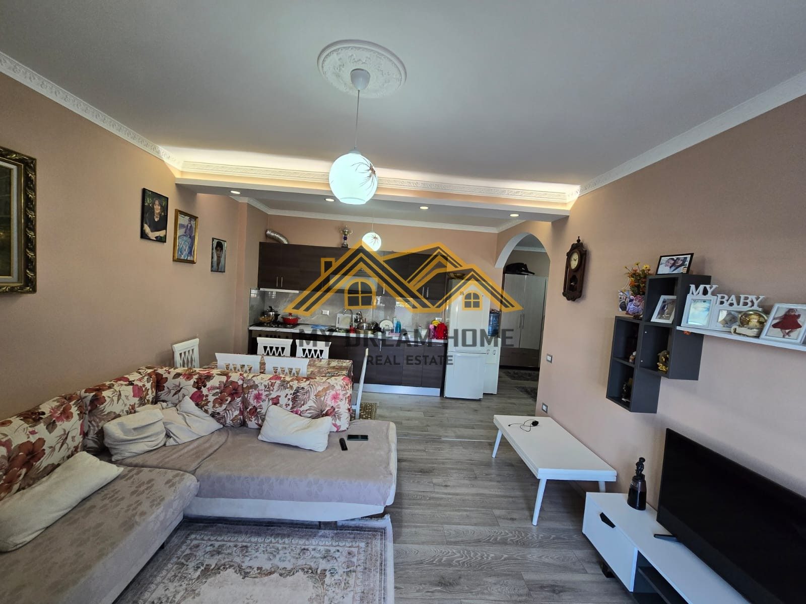SHITET APARTAMENT 1+1 TEK STACIONI I PARE NE PLAZH ! 2