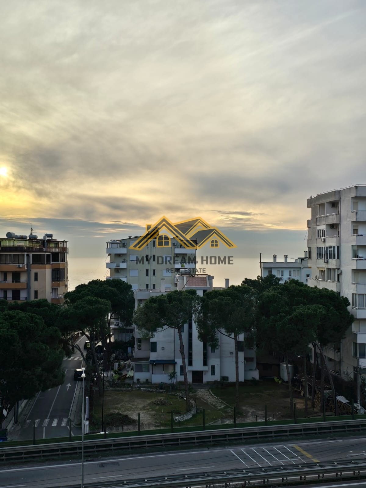 OKAZION SHITET APARTAMENT 3+1 TEK SHKEMBI I KAVAJES!! ME PAMJE DETI