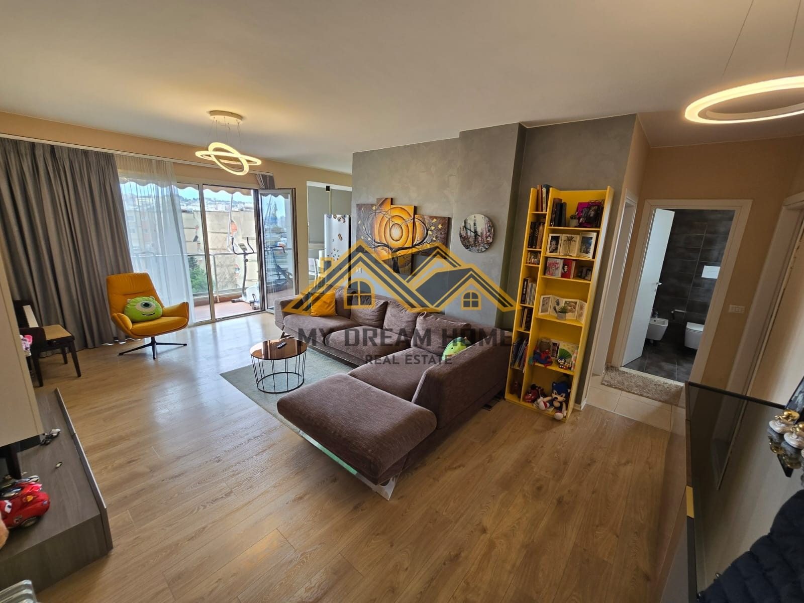 SHITET APARTAMENT 2+1+2 TE PORT VIEW ,PAMJE DETI NE DURRES !