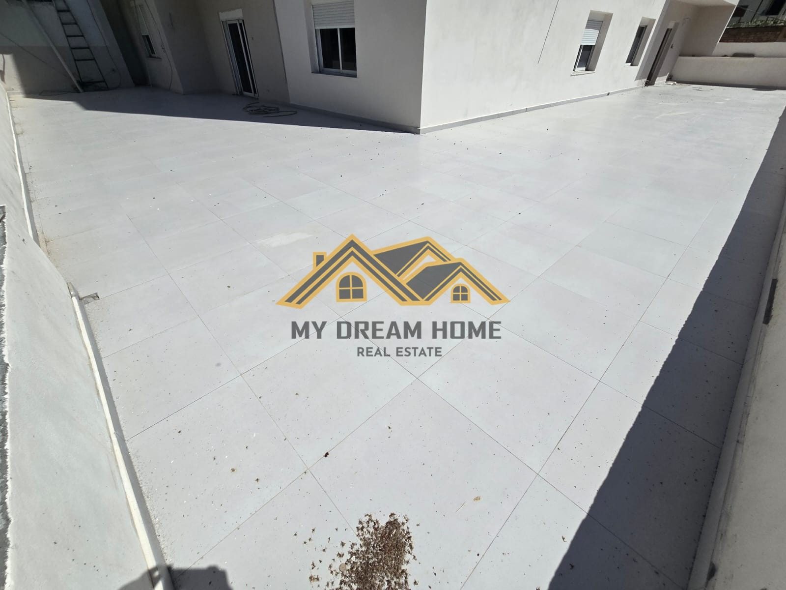 SHITEN 2 APARTAMENTE 2+1+ 200m2 VERAND AFER SHKOLLES 2 GJELAT DURRES!