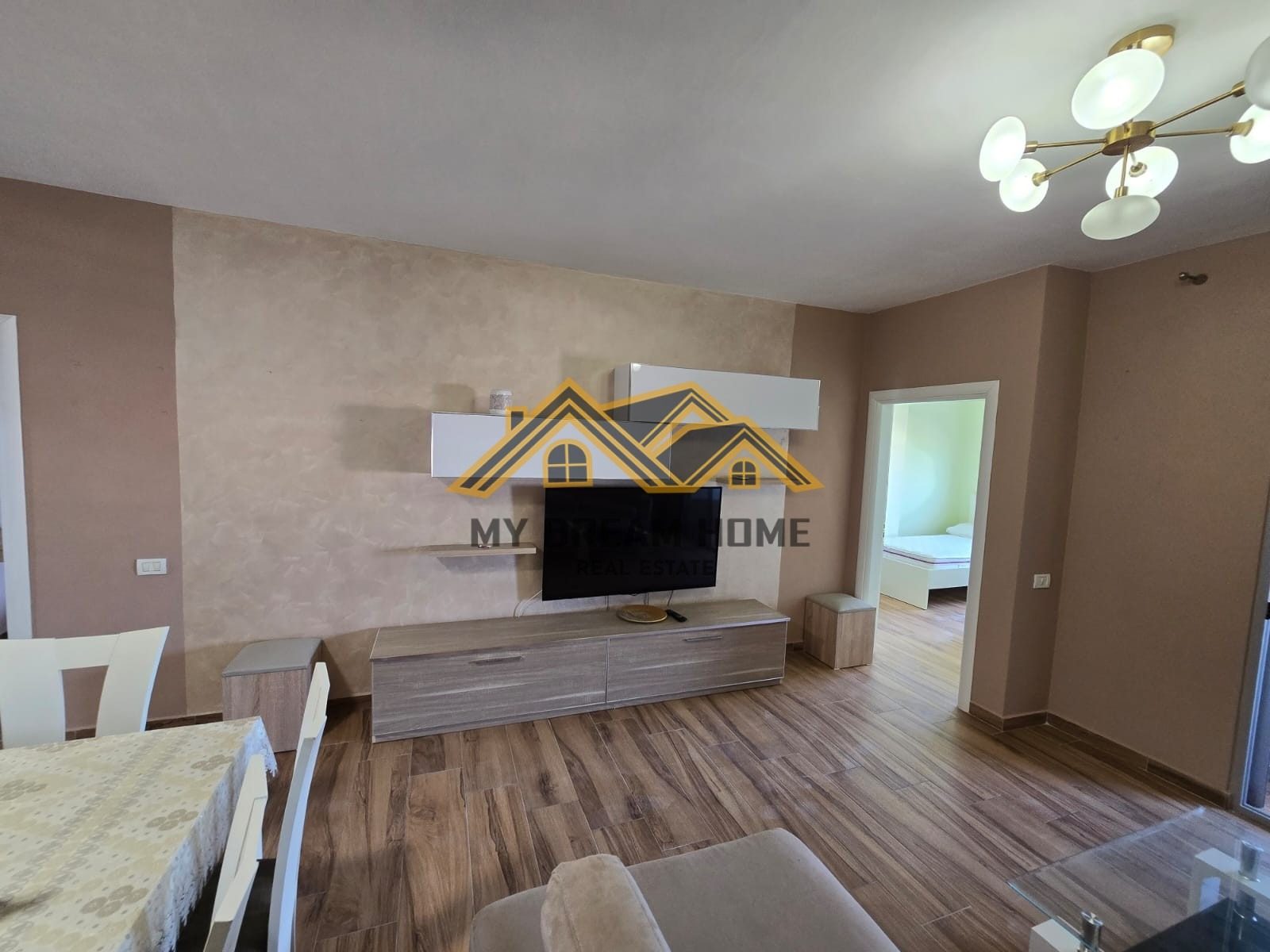 SHITET APARTAMENT 2+1 QENDER DURRES 4