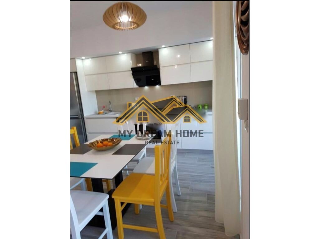 VLORE- AQUAMARINE RESIDENCE: SHESIM APARTAMENT ME PAMJE NGA DETI