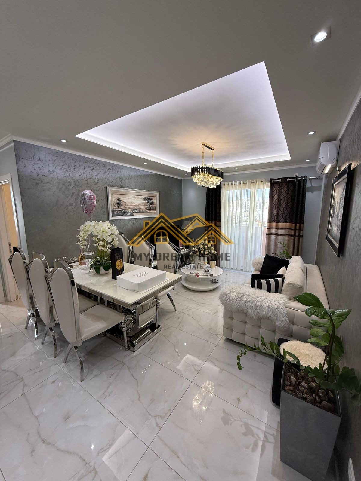 SHITET SUPER APARTAMENT 2+1+POST PARKIMI STACIONI I PARE PLAZH DURRES!!