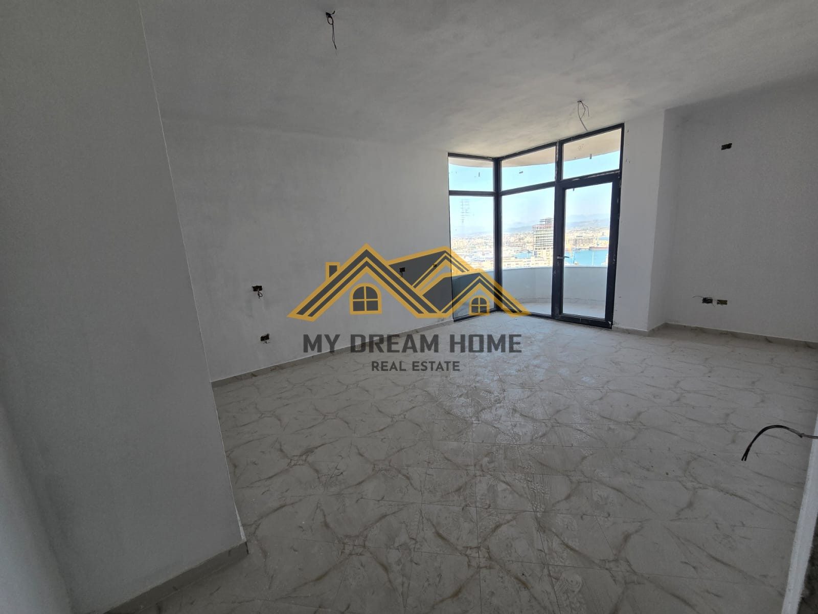 Apartament 2+1+2+2 Ballkone per Shitje ne Vollga,Durres Pamje e Plote nga Deti