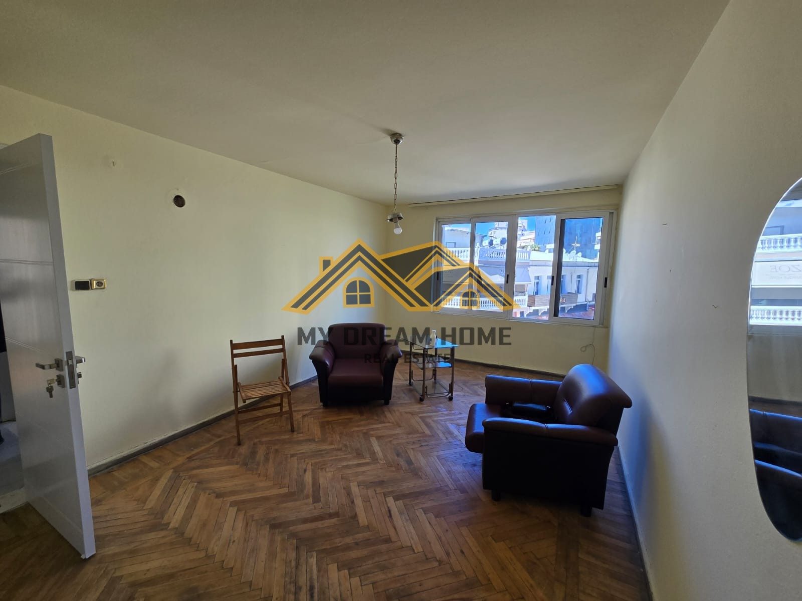SHITET APARTAMENT 2+1 NE QENDER DURRES! 4