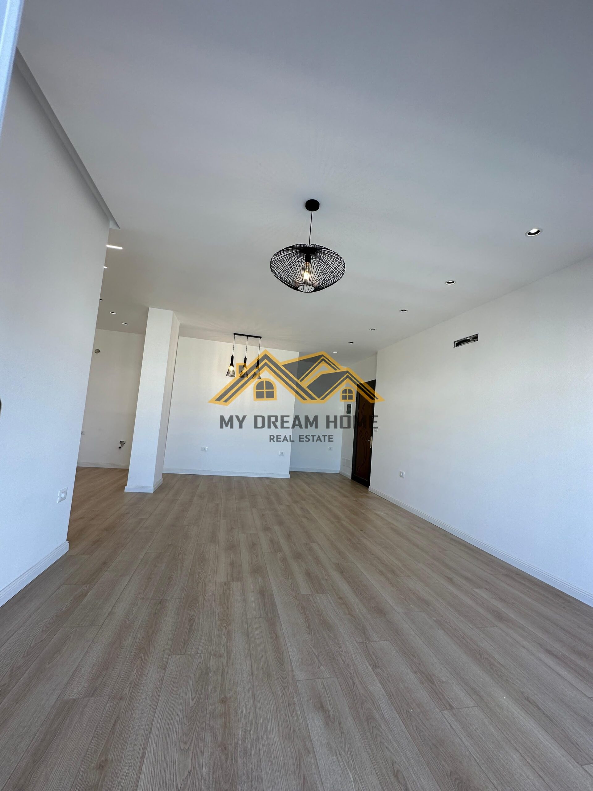 SHITET SUPER APARTAMENT 2+1+2 TE ISH URT-JA, DURRES! 3