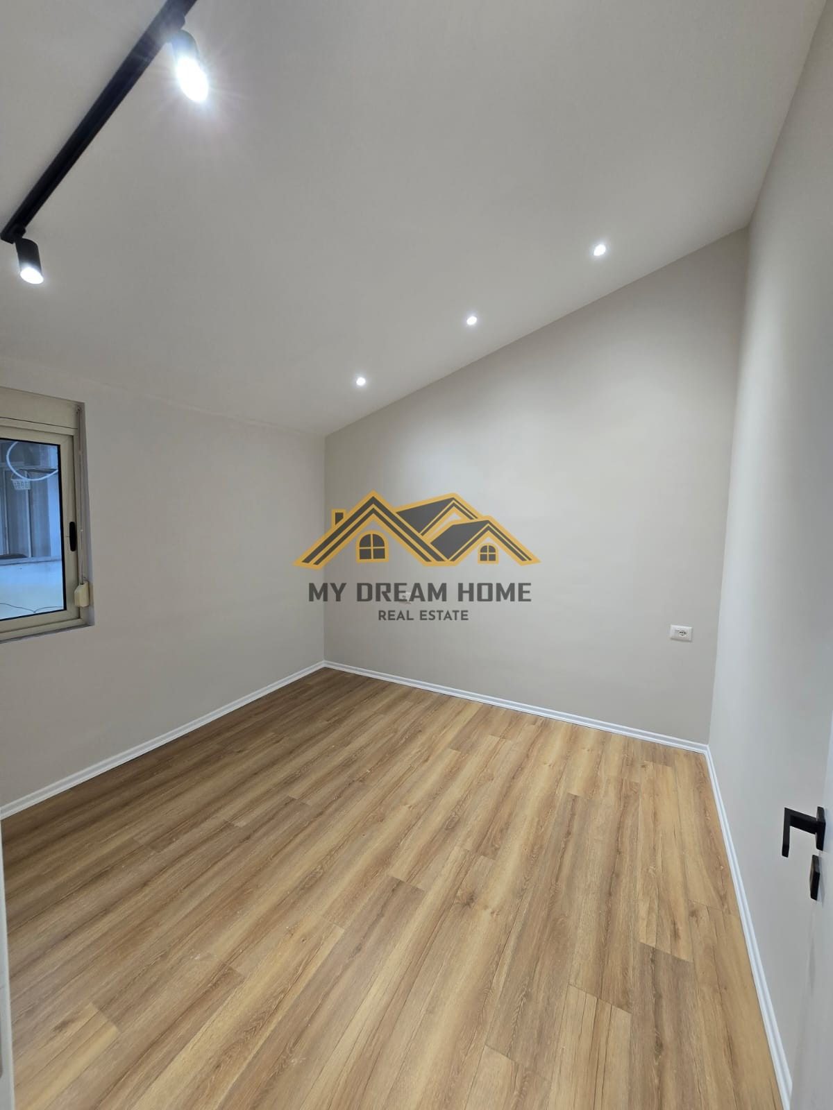 Apartament 1+1 Për Shitje prane Hotel Adriatik Me Pamje Deti, Durrës 4