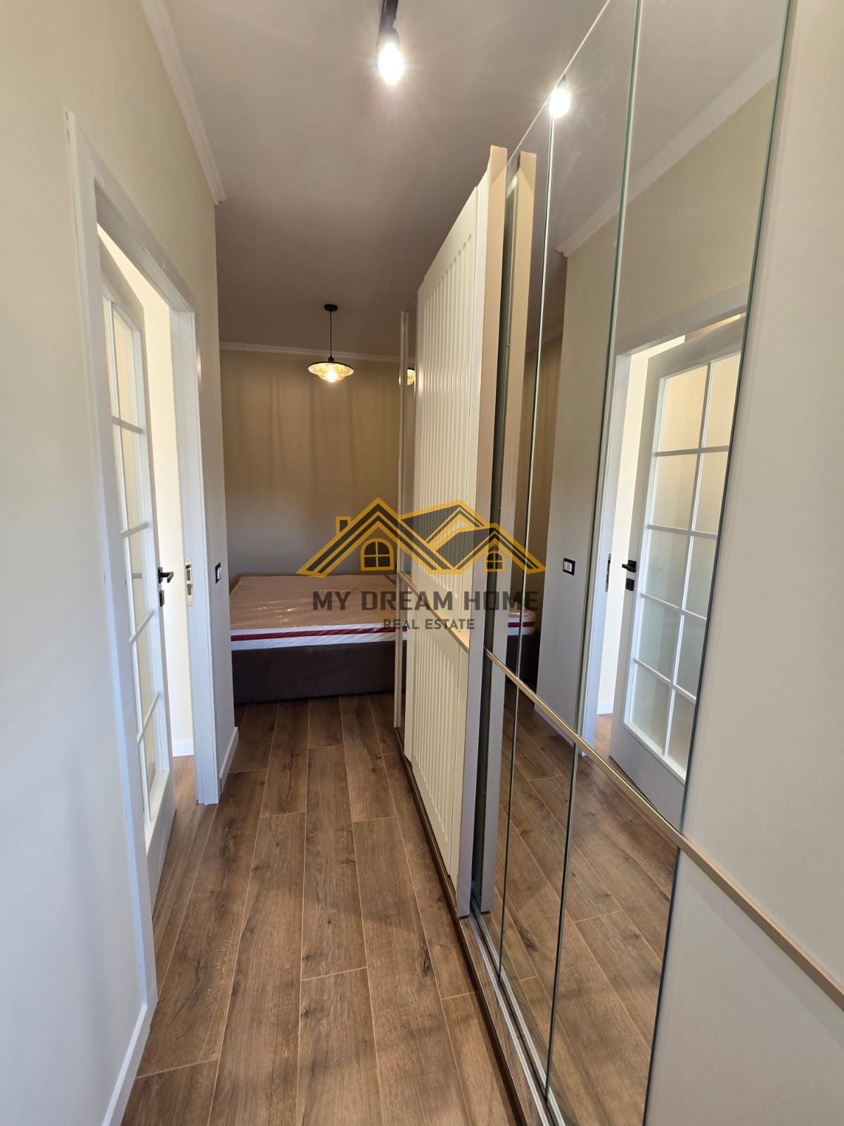 SHITET SUPER APARTAMENT PRAN MUZEUMIT DURRES! 2