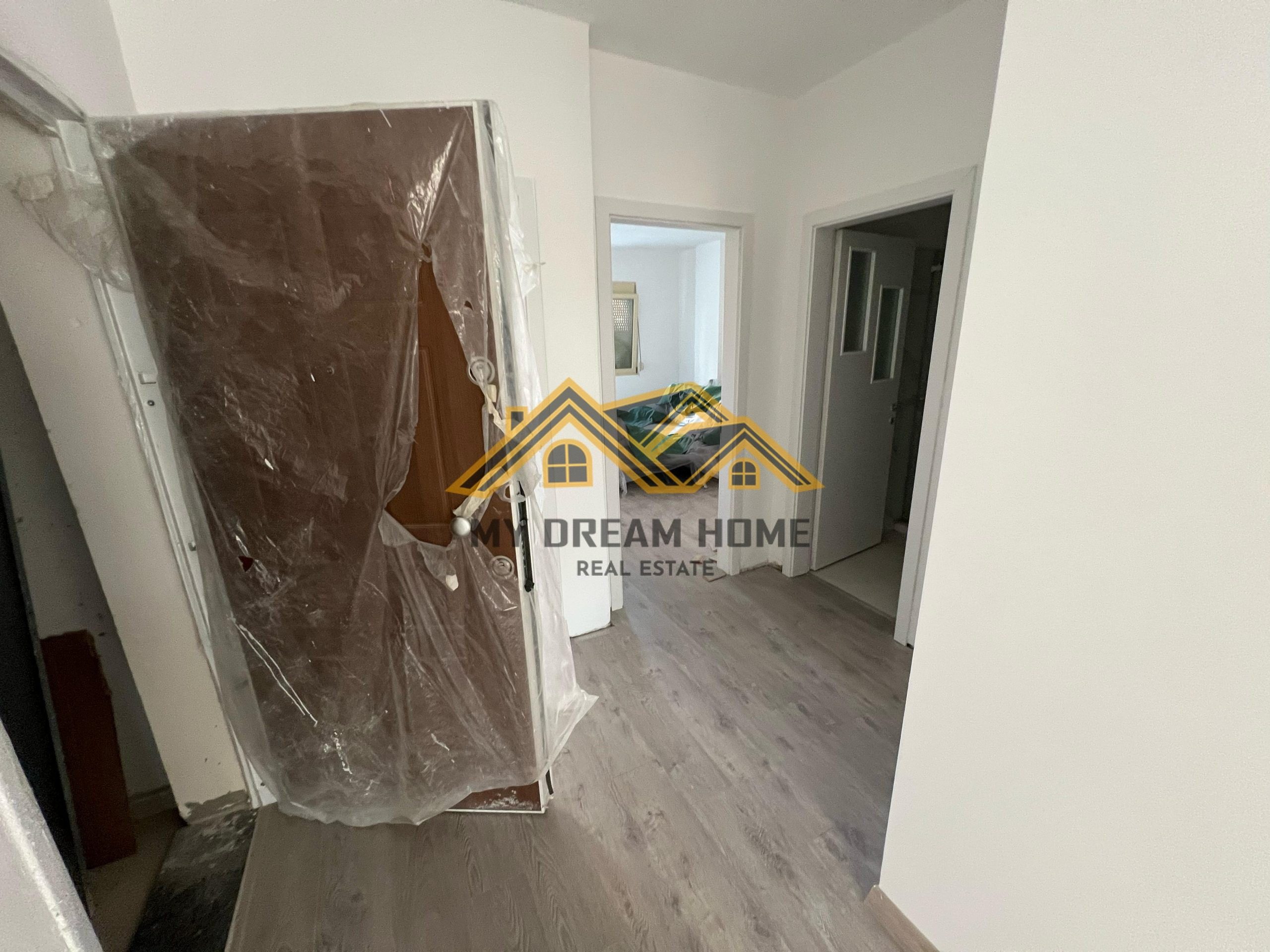 APARTAMENT 2+1+2 PER SHITJE TEK KAZAZI QENDER DURRES! 4
