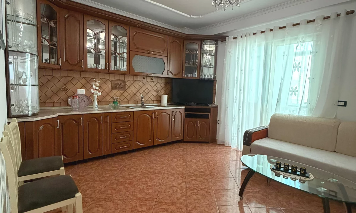 Jepet me qera, Apartament 2+1, Perballe Hotel Florida – Plazh, Durres