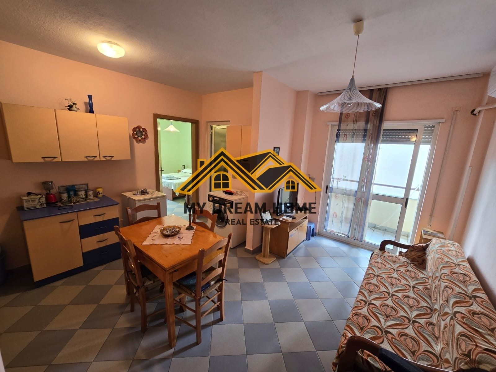 SHITET SUPER APARTAMENT 1+1 ME PAMJE NGA DETI NE PLAZH ILIRIA !! 3
