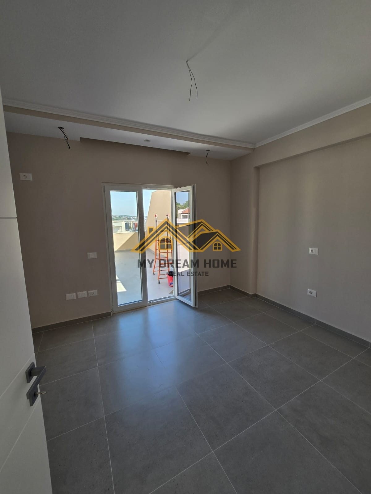 SHITET APARTAMENT ME PAMJE NGA DETI TEK SHKEMBI KAVAJES! 4