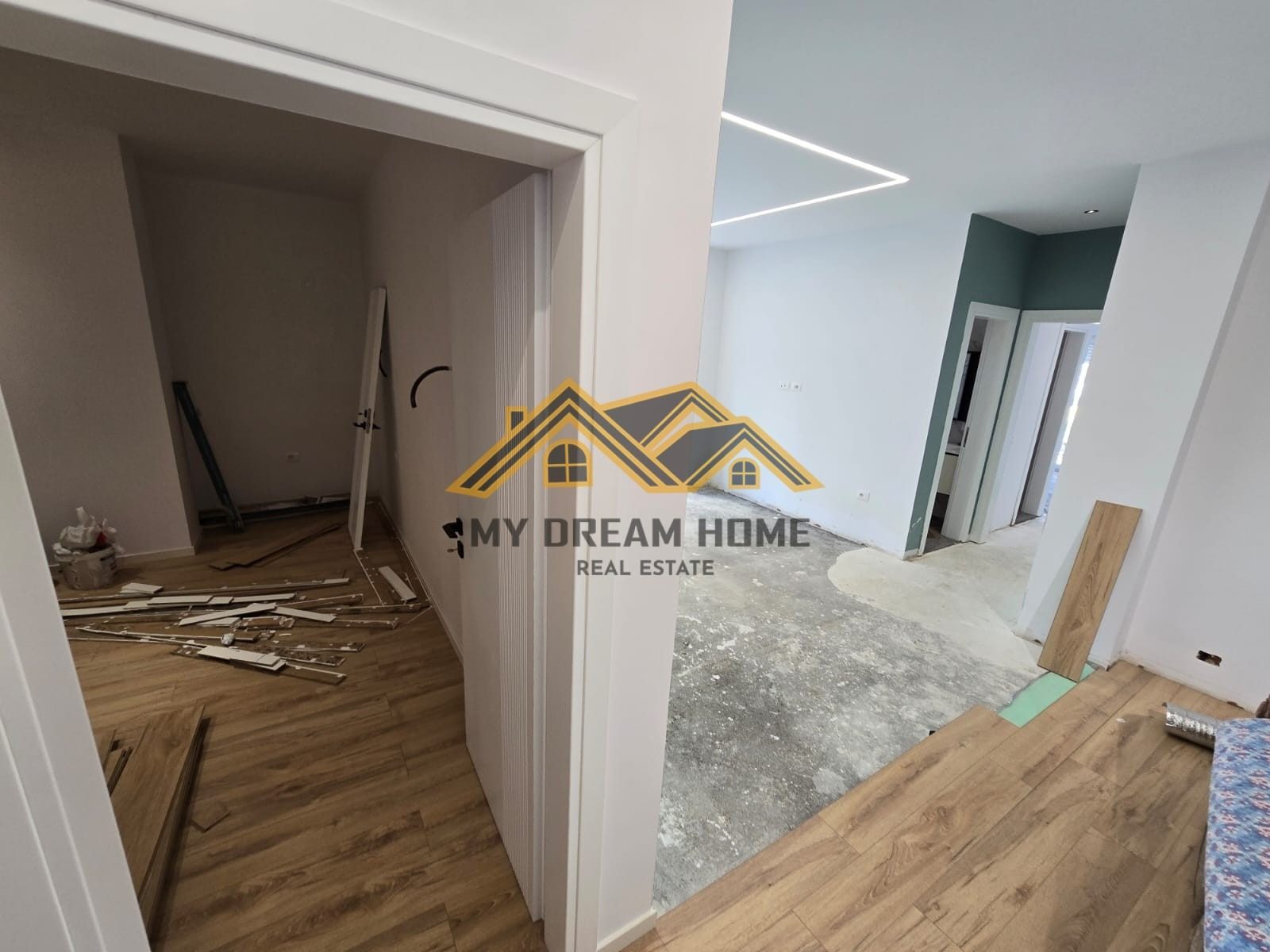 Apartament 2+1+2 Për Shitje në Golem! 2
