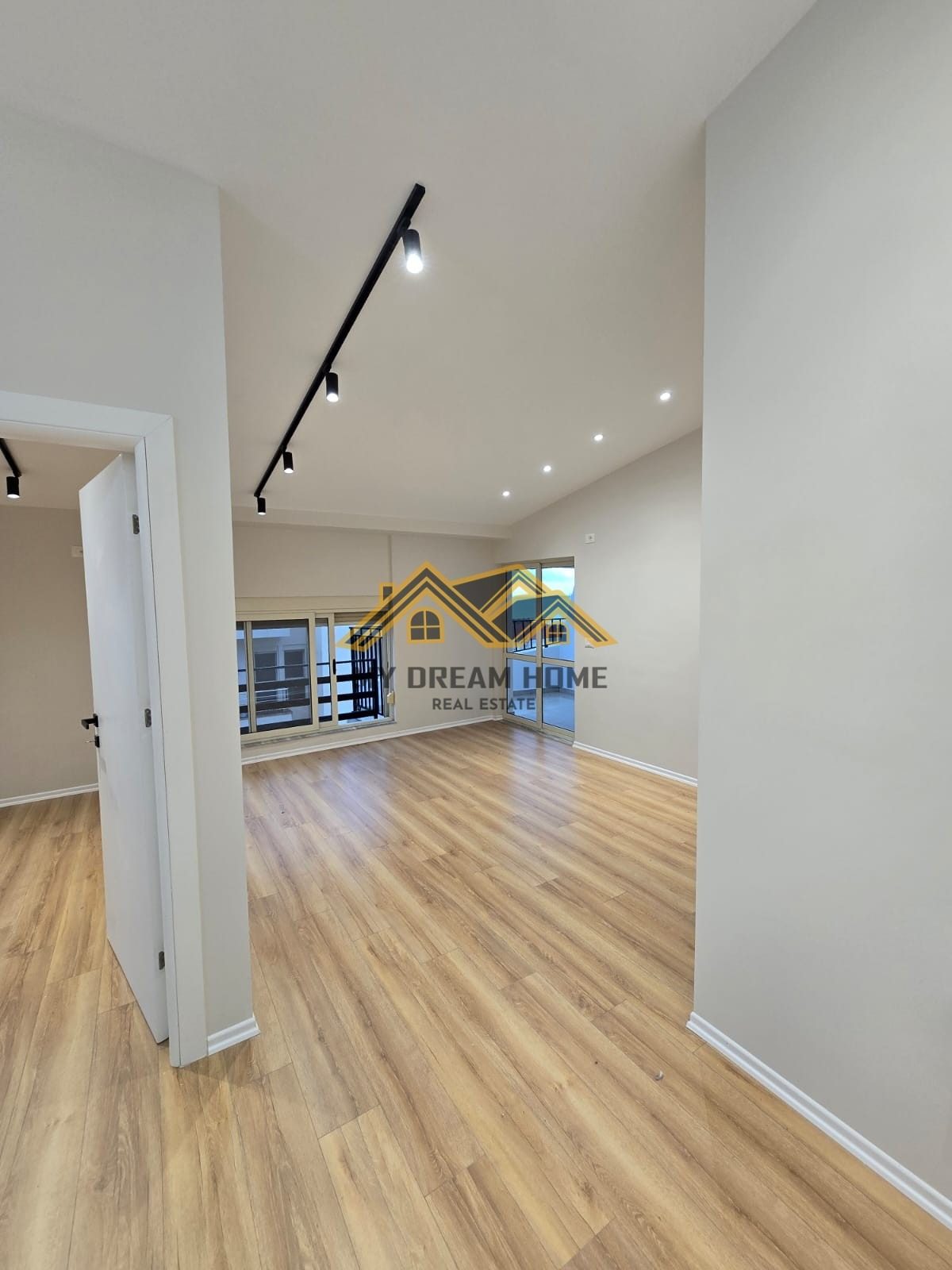 Apartament 1+1 Për Shitje prane Hotel Adriatik Me Pamje Deti, Durrës