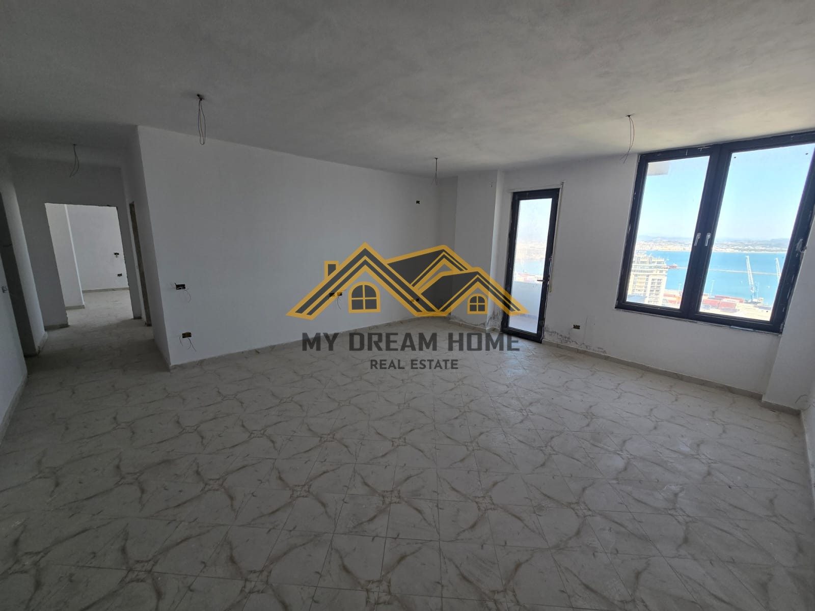 Apartament 2+1+2+2 Ballkone per Shitje ne Vollga,Durres Pamje e Plote nga Deti