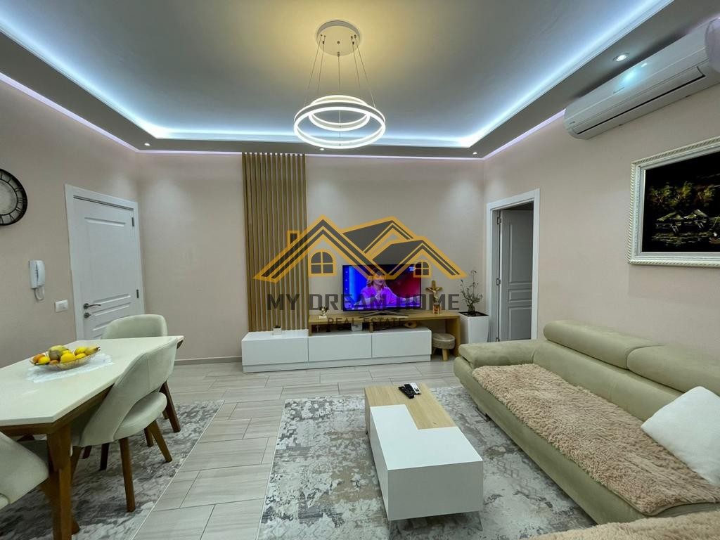 SHITET APARTAMENT 2+1 TEK OXHAKU, XHAMIA XHURA TIRANE!