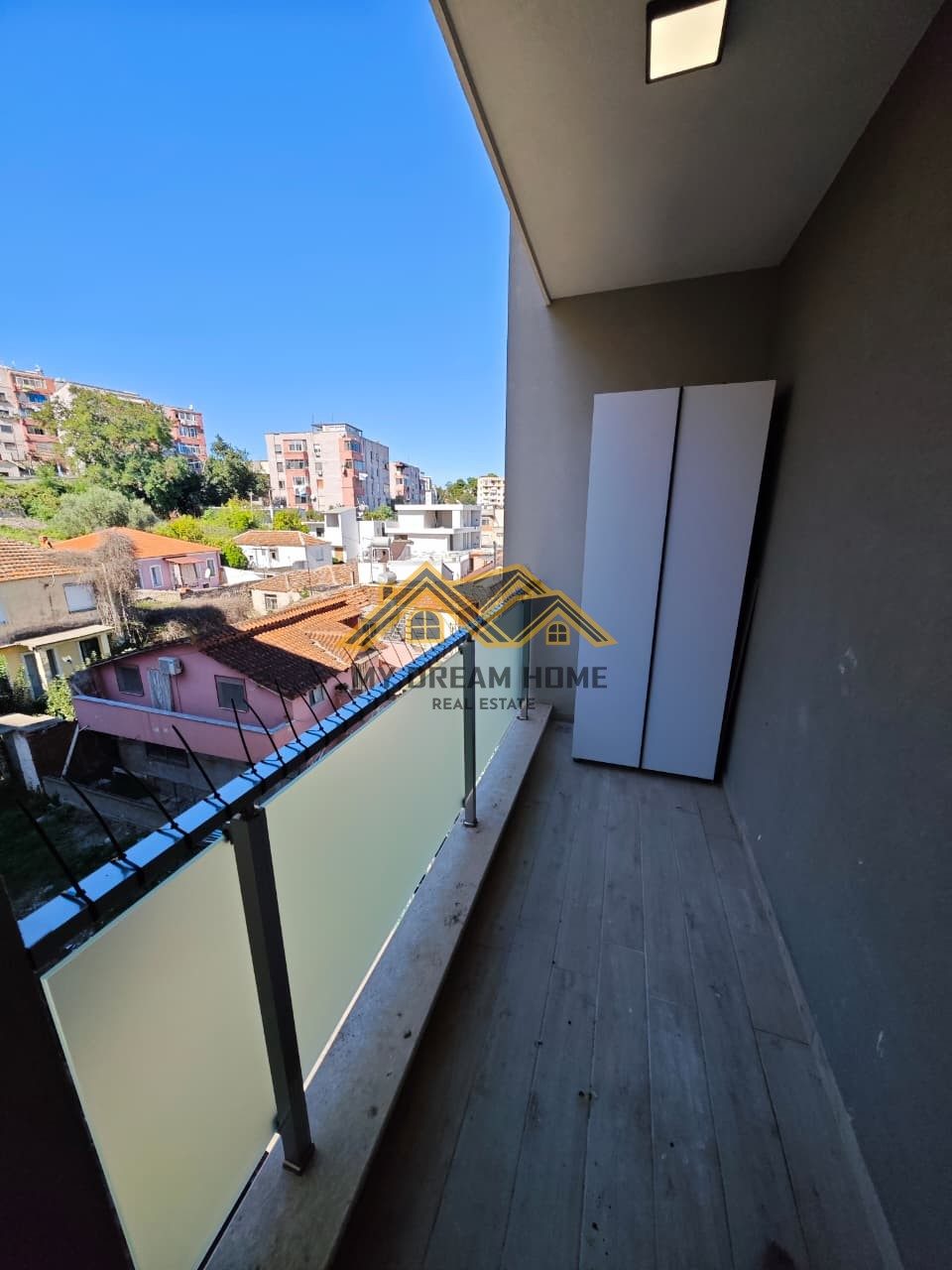 SUPER APARTAMENT 1+1 NE QENDER DURRES, PER SHITJE ! 2