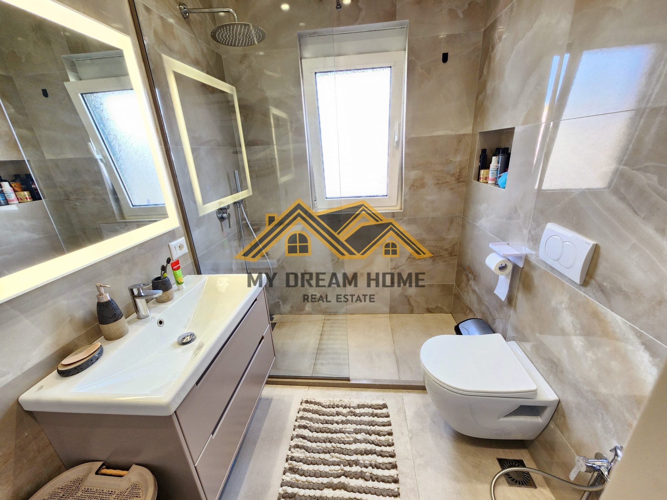 SHITET SUPER APARTAMENT 2+1 NE PLAZH DURRES 2