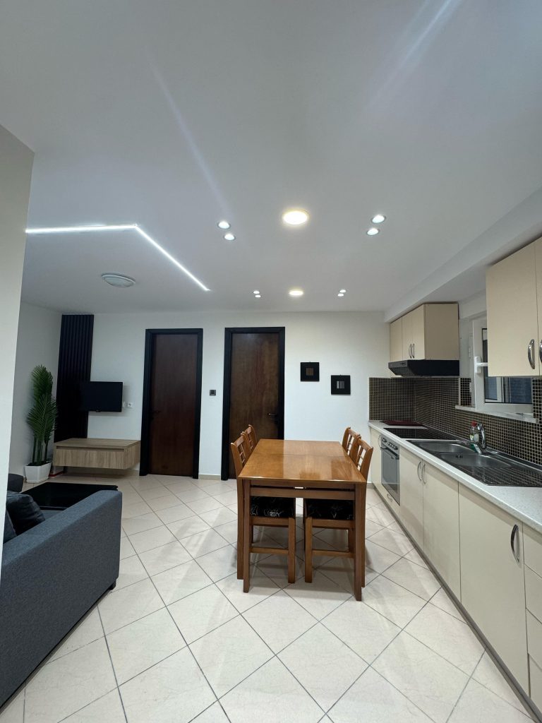 SHITET APARTAMENT ADAPTUAR NE 2+1 PLAZH HEKURUDHA