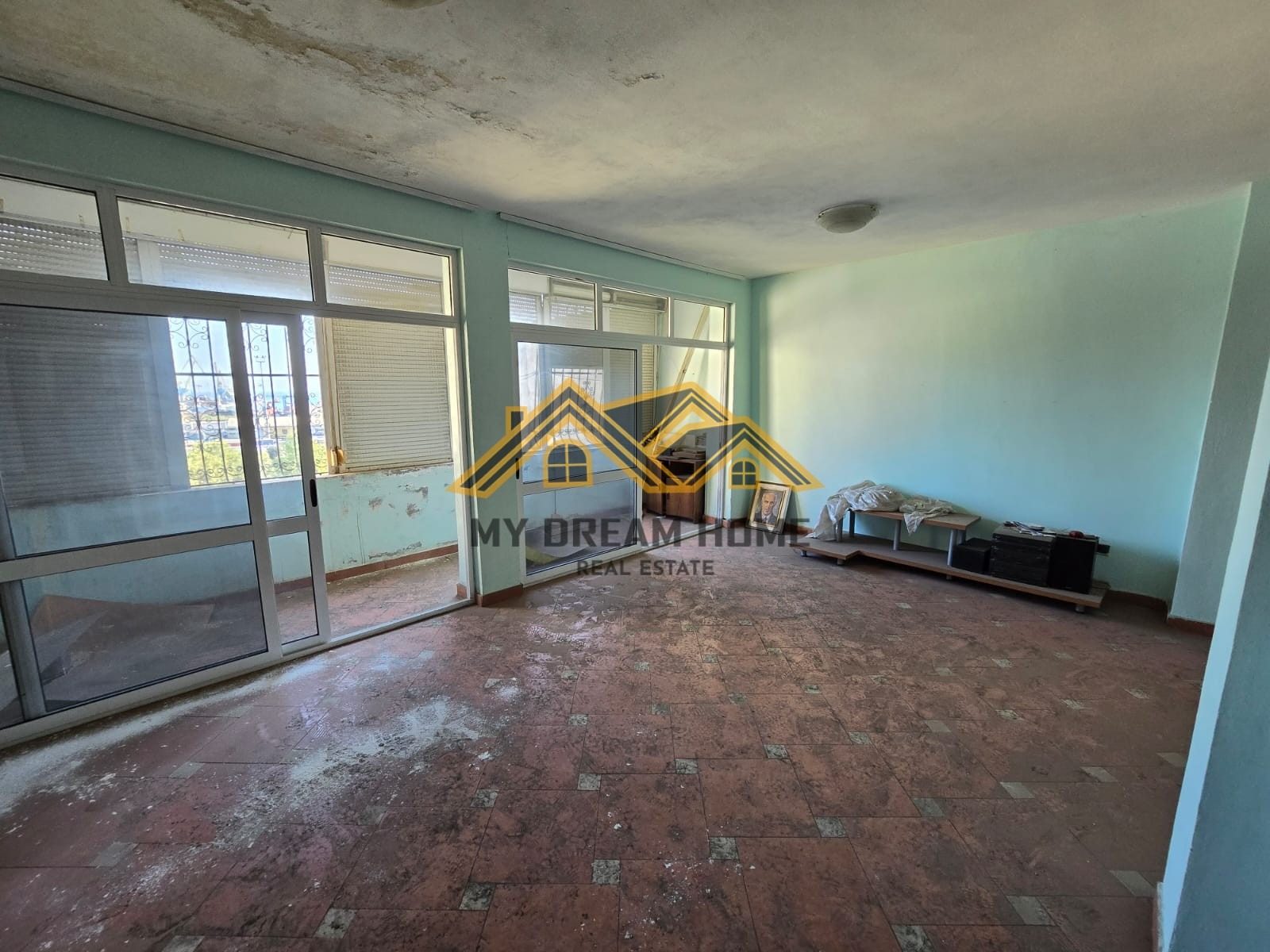 SHITET APARTAMENT 3+1 NE HYRJE TE DURRESIT ME PAMJE NGA PORTI! 4