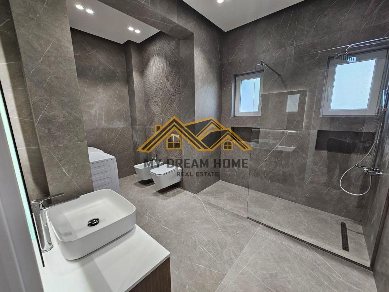 APARTAMENT LUXURY NE SHITJE 3+1+2 KOPSHTI BOTANIK TIRANE! 3