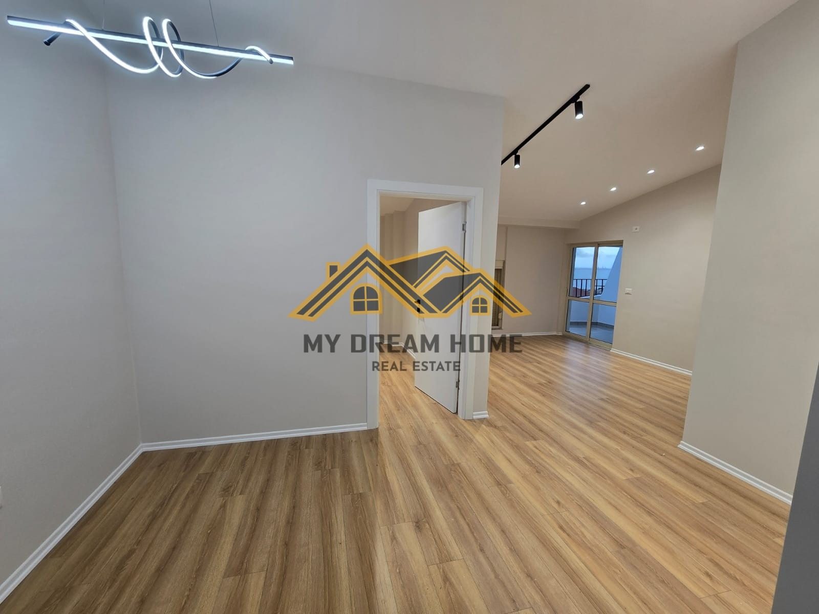 Apartament 1+1 Për Shitje prane Hotel Adriatik Me Pamje Deti, Durrës 3