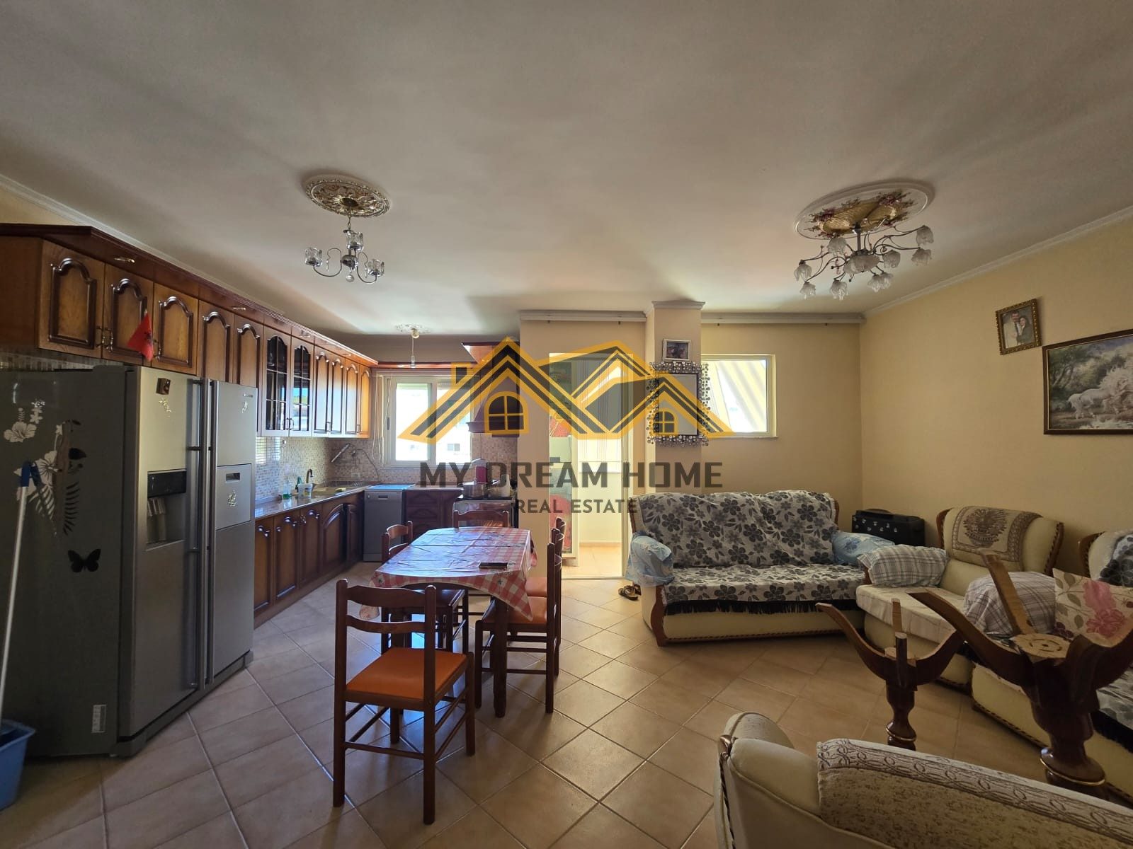 SHITET APARTAMENT 2+1 PRAN POLICIS DURRES! 4