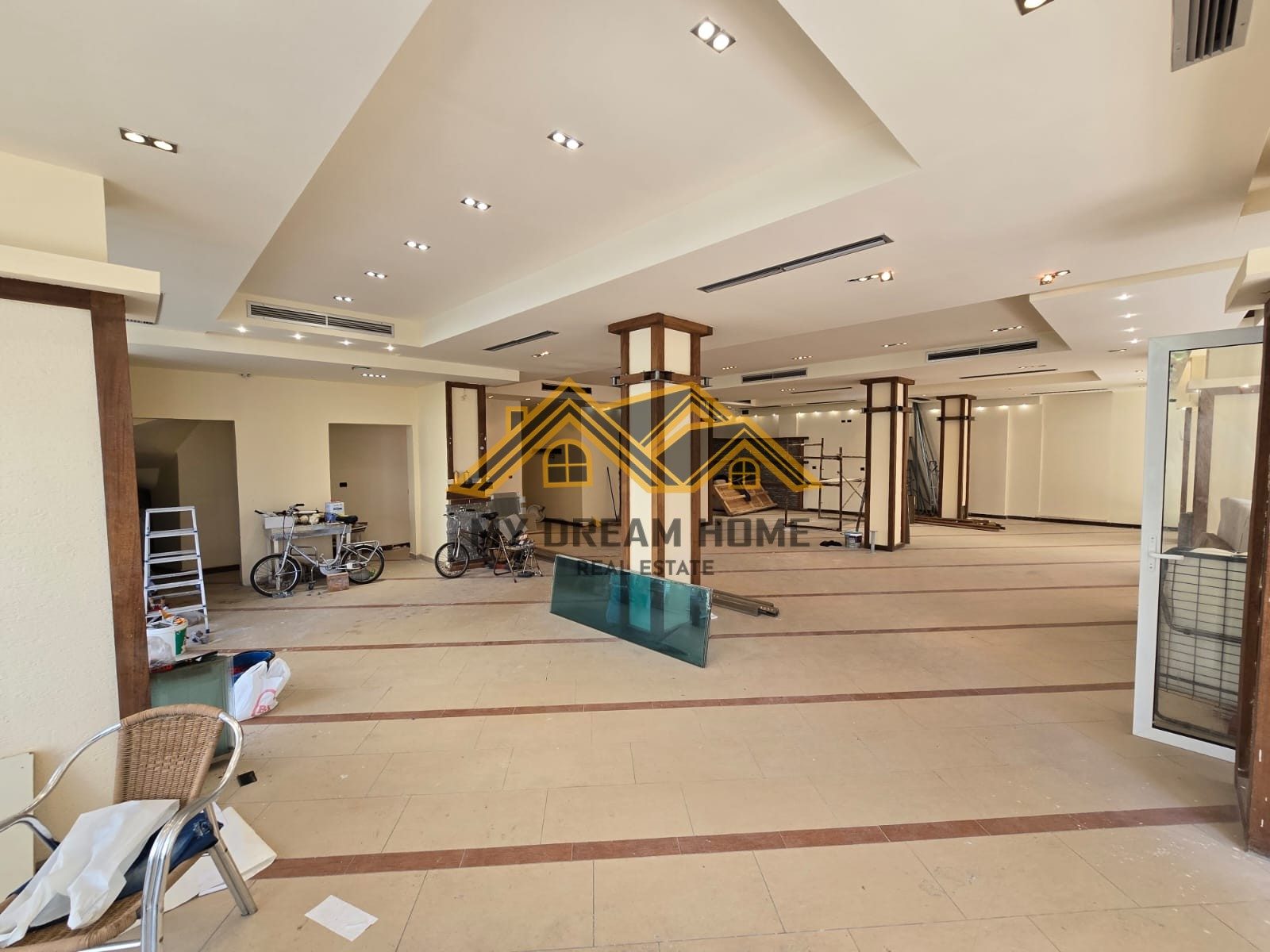SHITET NJESI BIZNESI , NE PLAZH, PRAN HOTEL PALACE!
