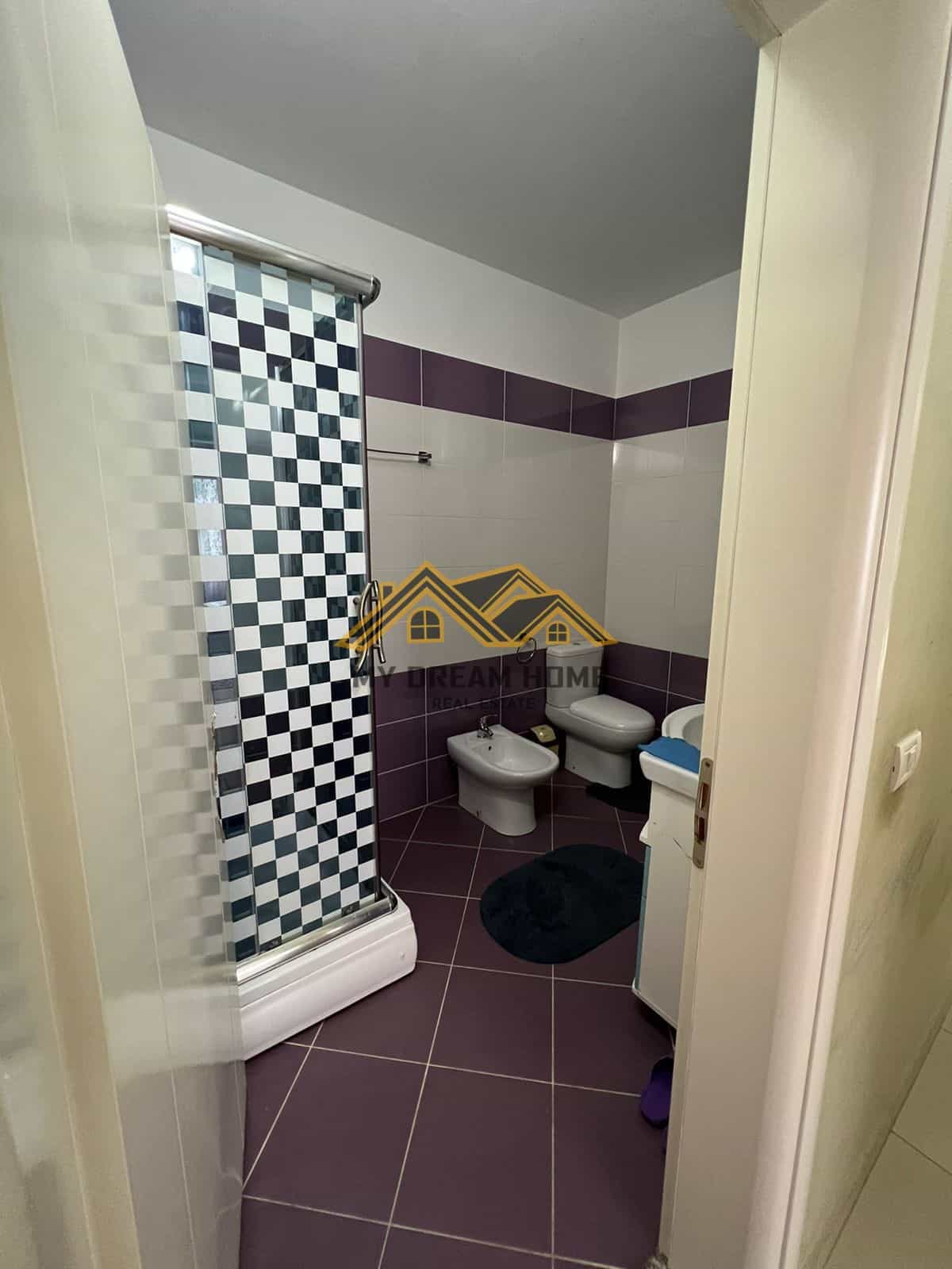 SHITET APARTAMENT 2+1+2 + DEPO ME PAMJE DETI TEK HOTEL VIVAS 3