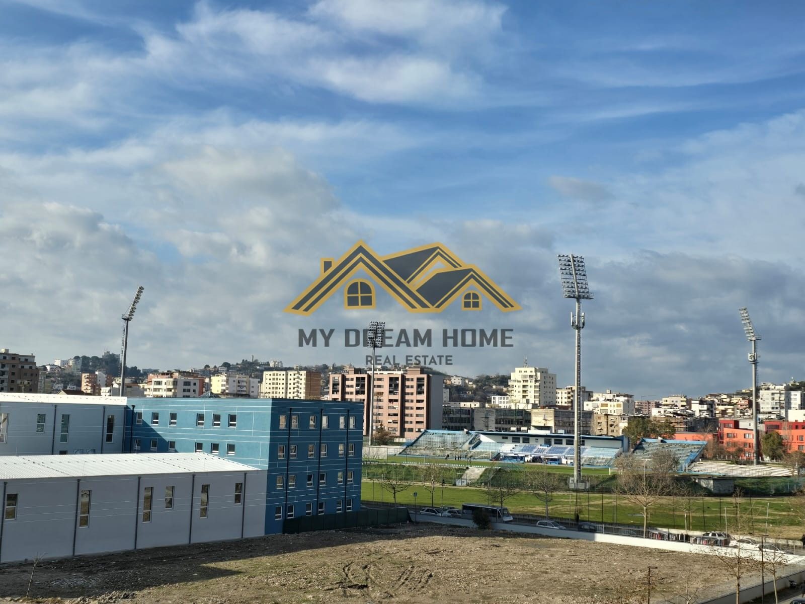 SHITET APARTAMENT 2+1+DEPO+2 BALLKONE AFER STADIUMIT DURRES!
