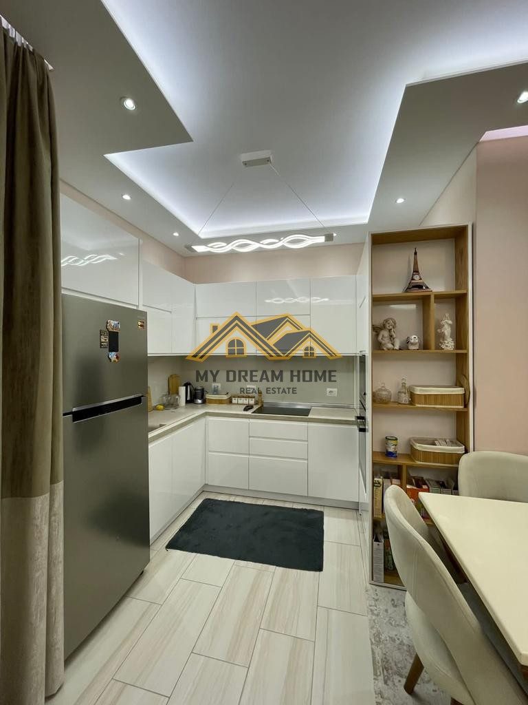 SHITET APARTAMENT 2+1 TEK OXHAKU, XHAMIA XHURA TIRANE! 4