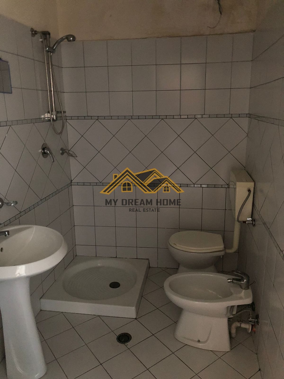 SHITET APARTAMENT 1+1 PLAZH ILIRIA 3