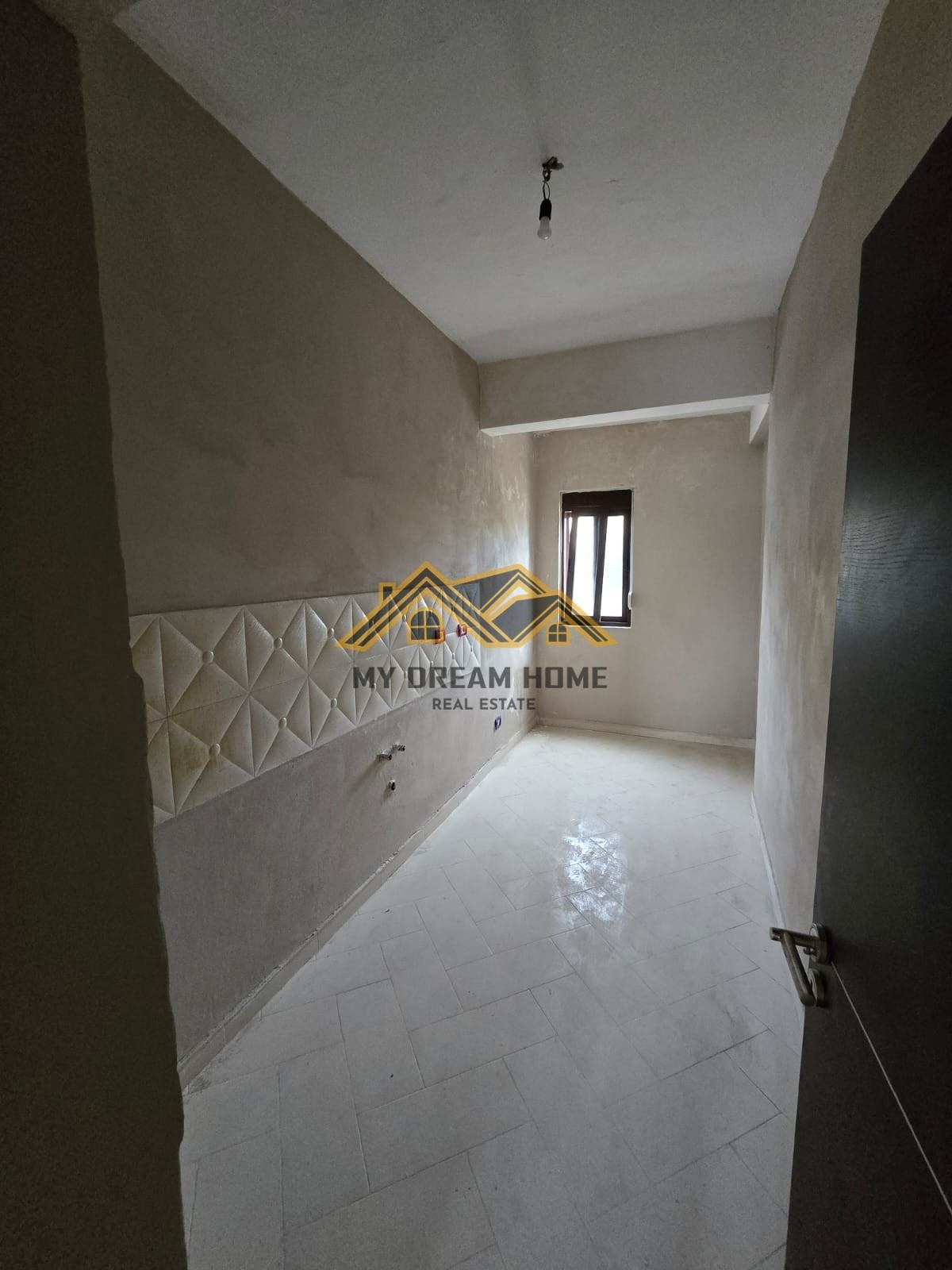 SHITET APARTAMENT 2+1 PRAN STADIUMIT DURRES! 2