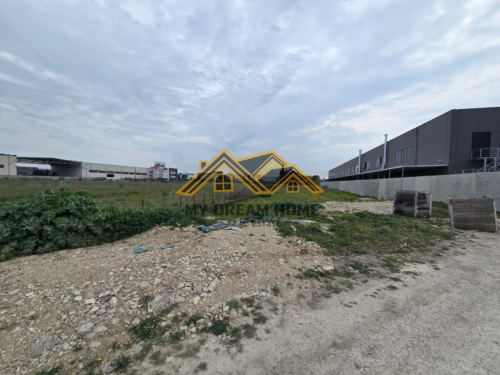 Tokë për Shitje ne autostraden Tirane -Durres,