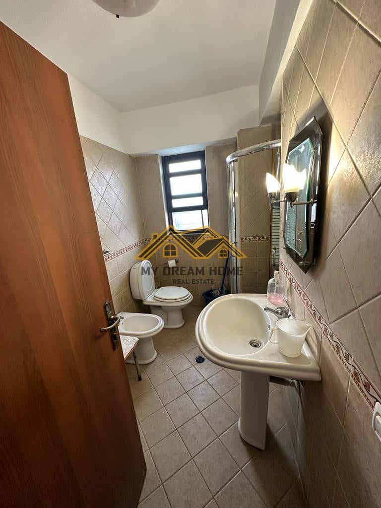 SHITET APARTAMENT 2+1 TEK SPITALI AMERIKAN, DURRES! 4