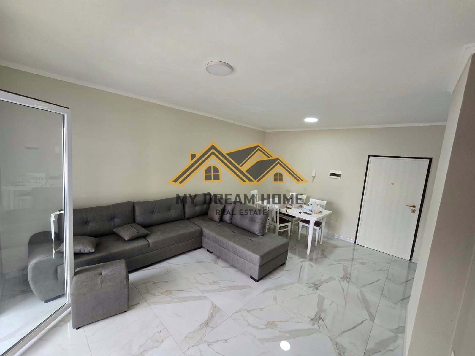 SHITET APARTAMENT 2+1 PRAN HOTEL VIVAS PLAZH DURRES 2