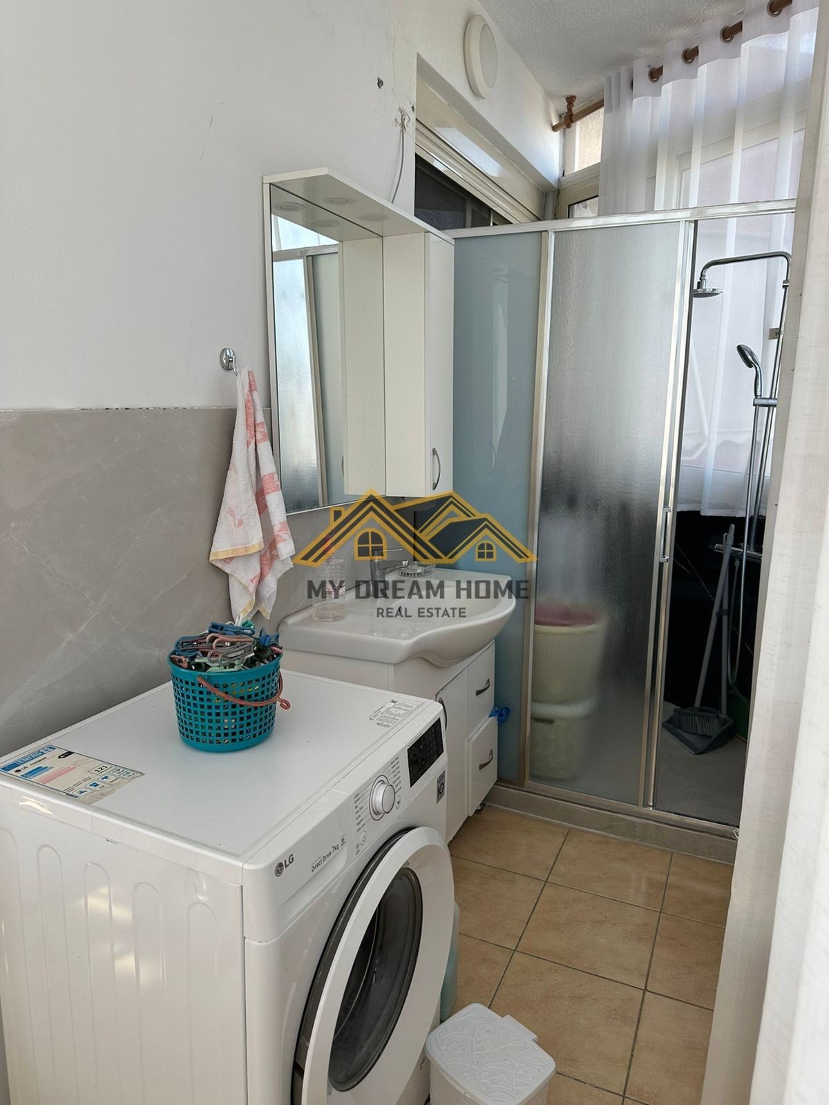 SHITET APARTAMENT 2+1+2 NE HYRJE TE DURRESIT ME PAMJE NGA PORTI! 2
