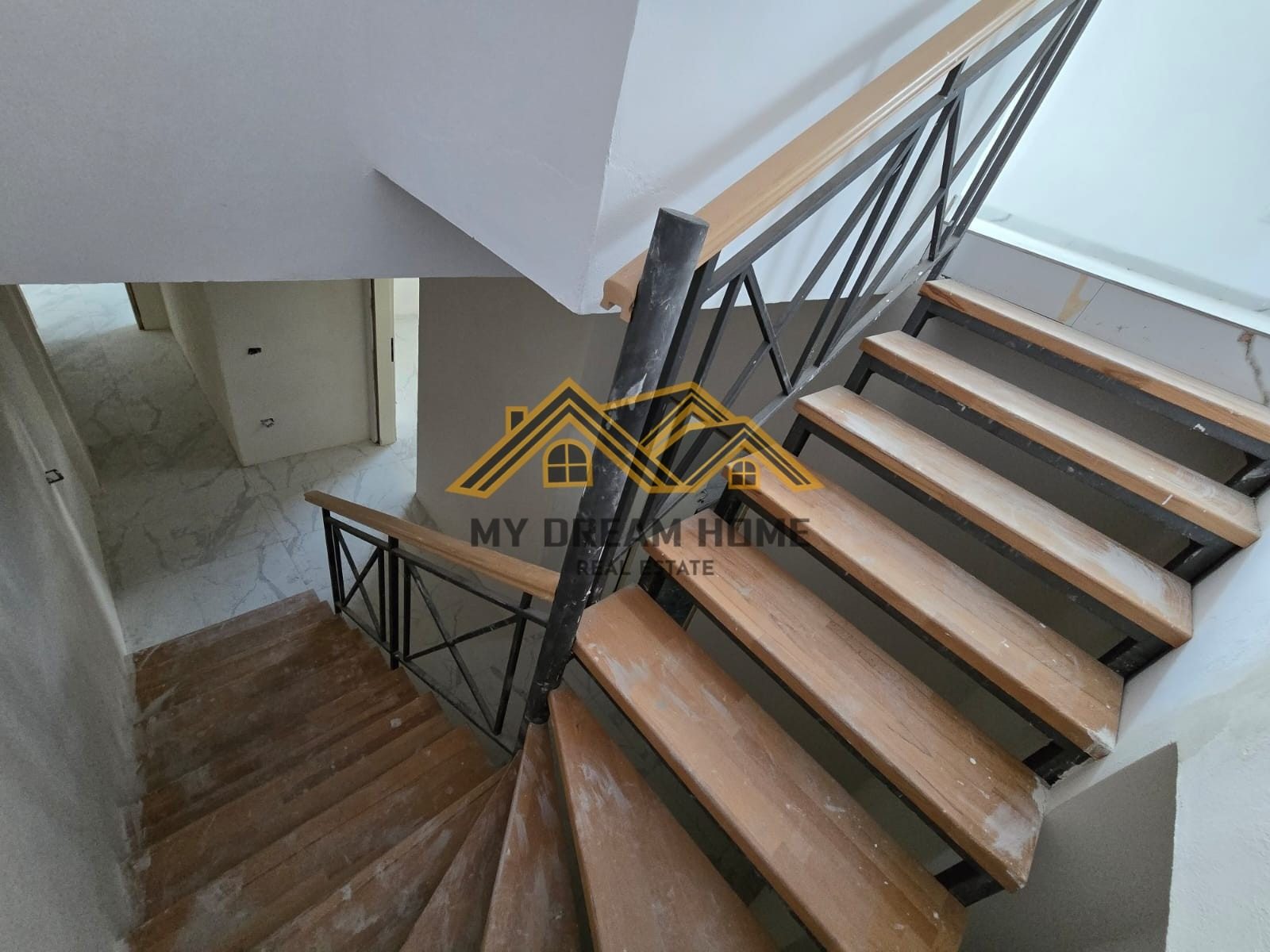 SHITET DUPLEX NE PLAZH TEK RROTA E KUQE 3