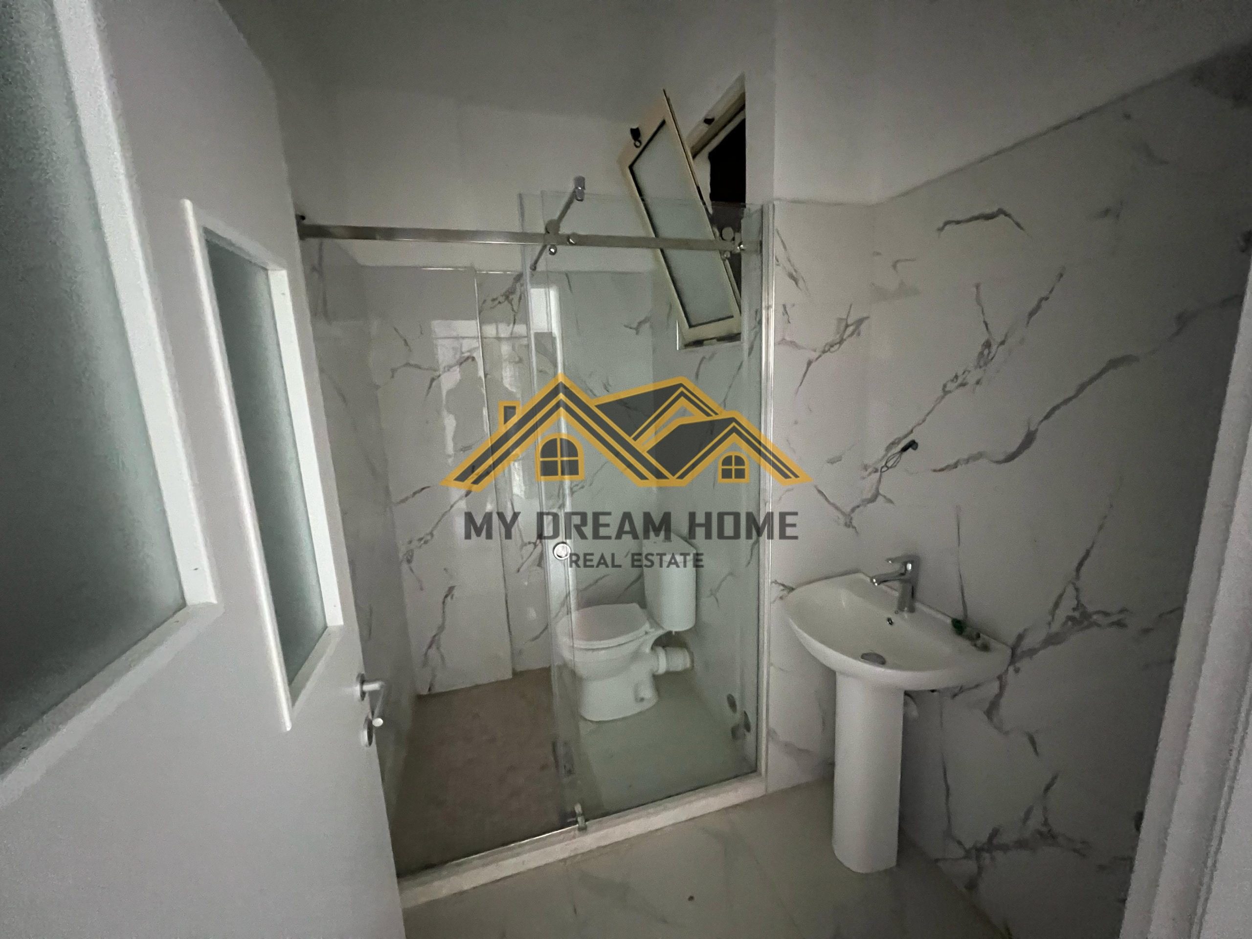 SHITET APARTAMENT 2+1+2 PRANE KAZAZIT QENDER DURRES! 3