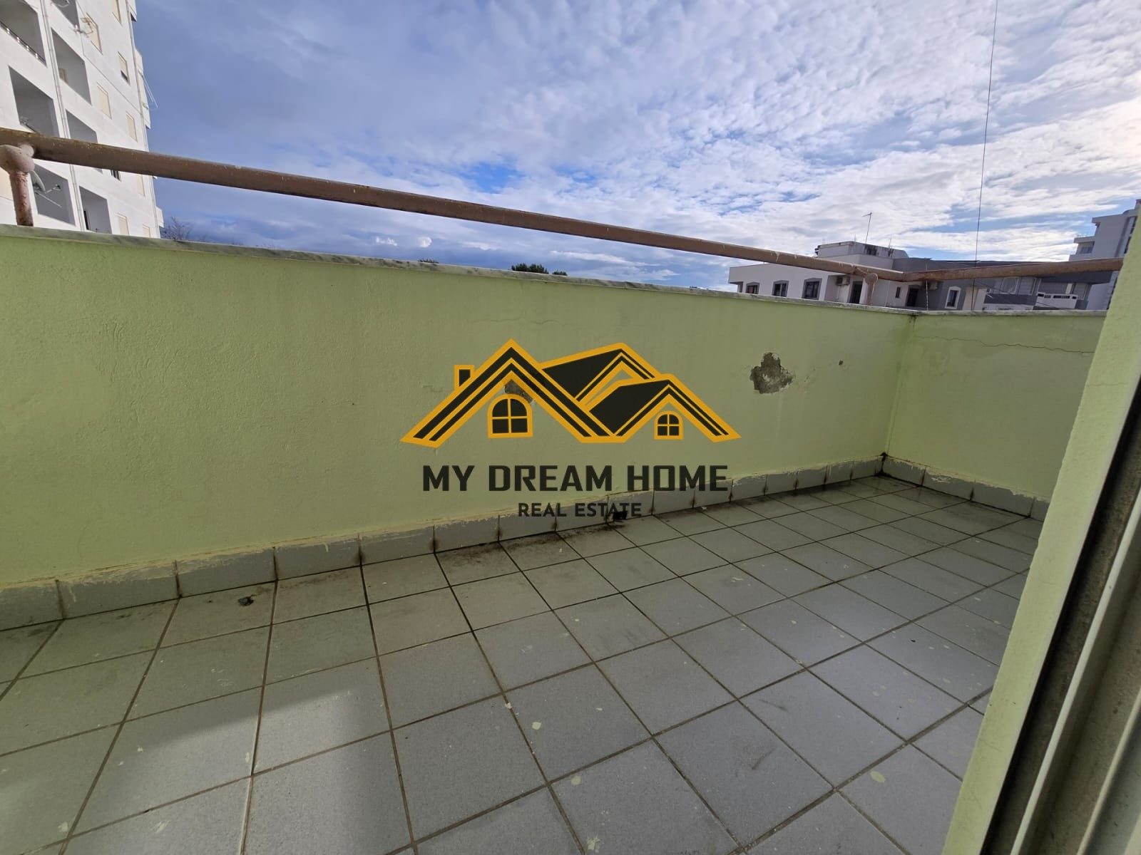 SHITET SUPER APARTAMENT 1+1 ME PAMJE NGA DETI NE PLAZH ILIRIA !! 4