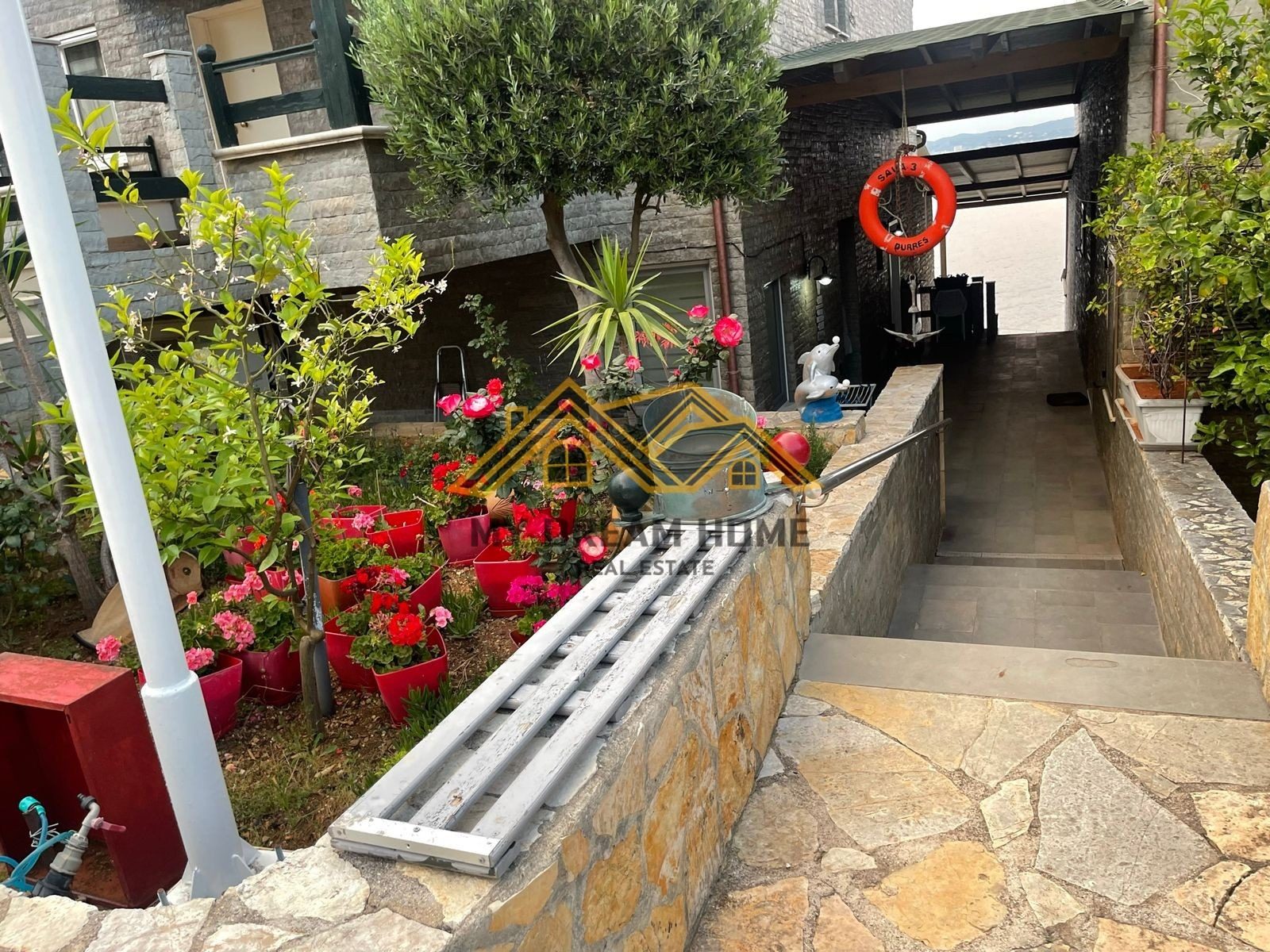 VLORE- AQUAMARINE RESIDENCE: SHESIM APARTAMENT ME PAMJE NGA DETI