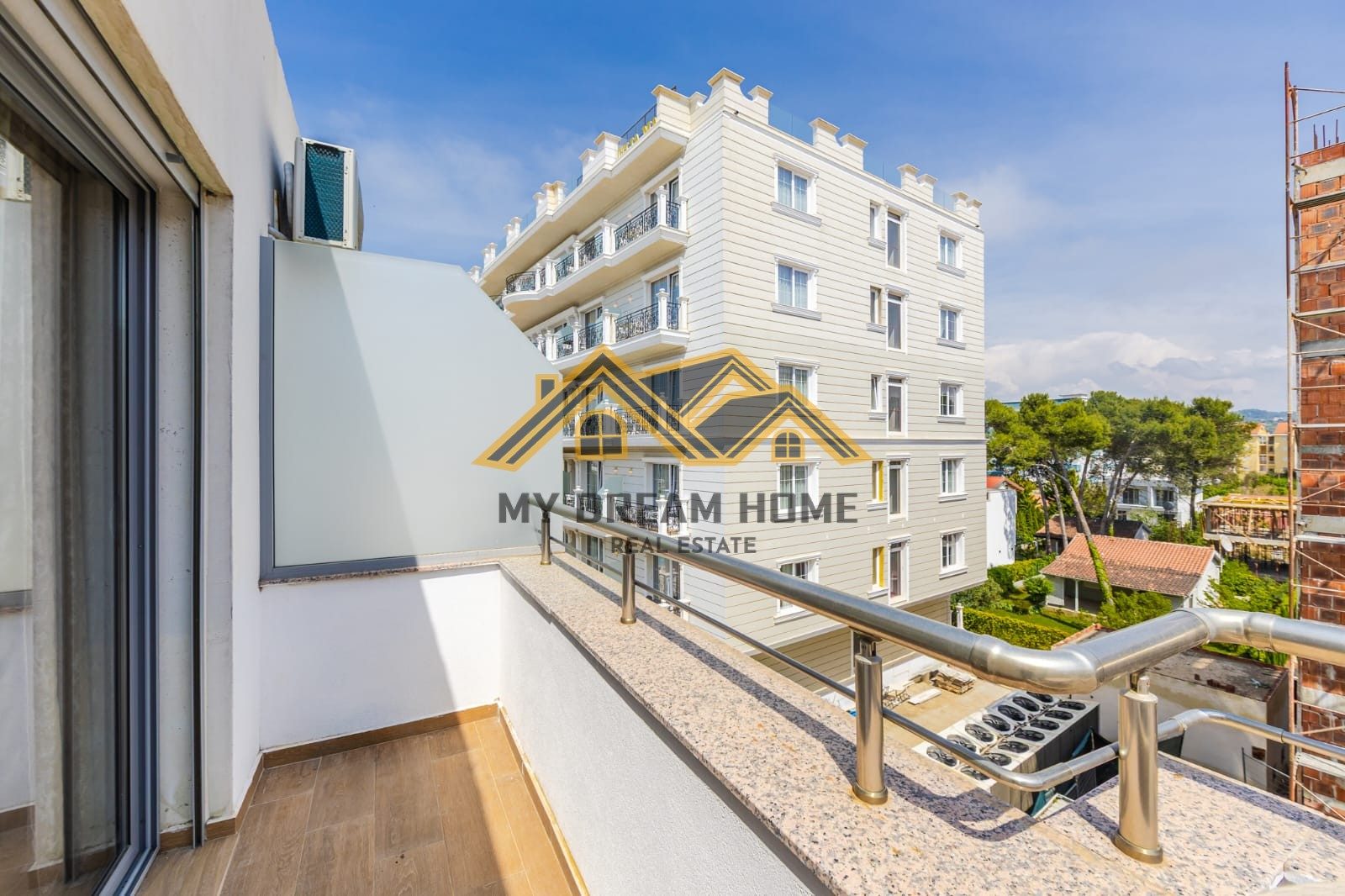 SHITET SUPER APARTAMENT NE GOLEM!