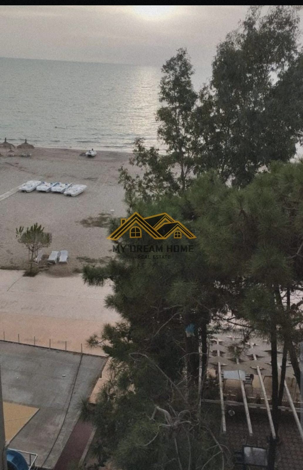 Apartament 1+1 Për shitje në vijë të parë tek Shkëmbi i Kavajës, Durrës.