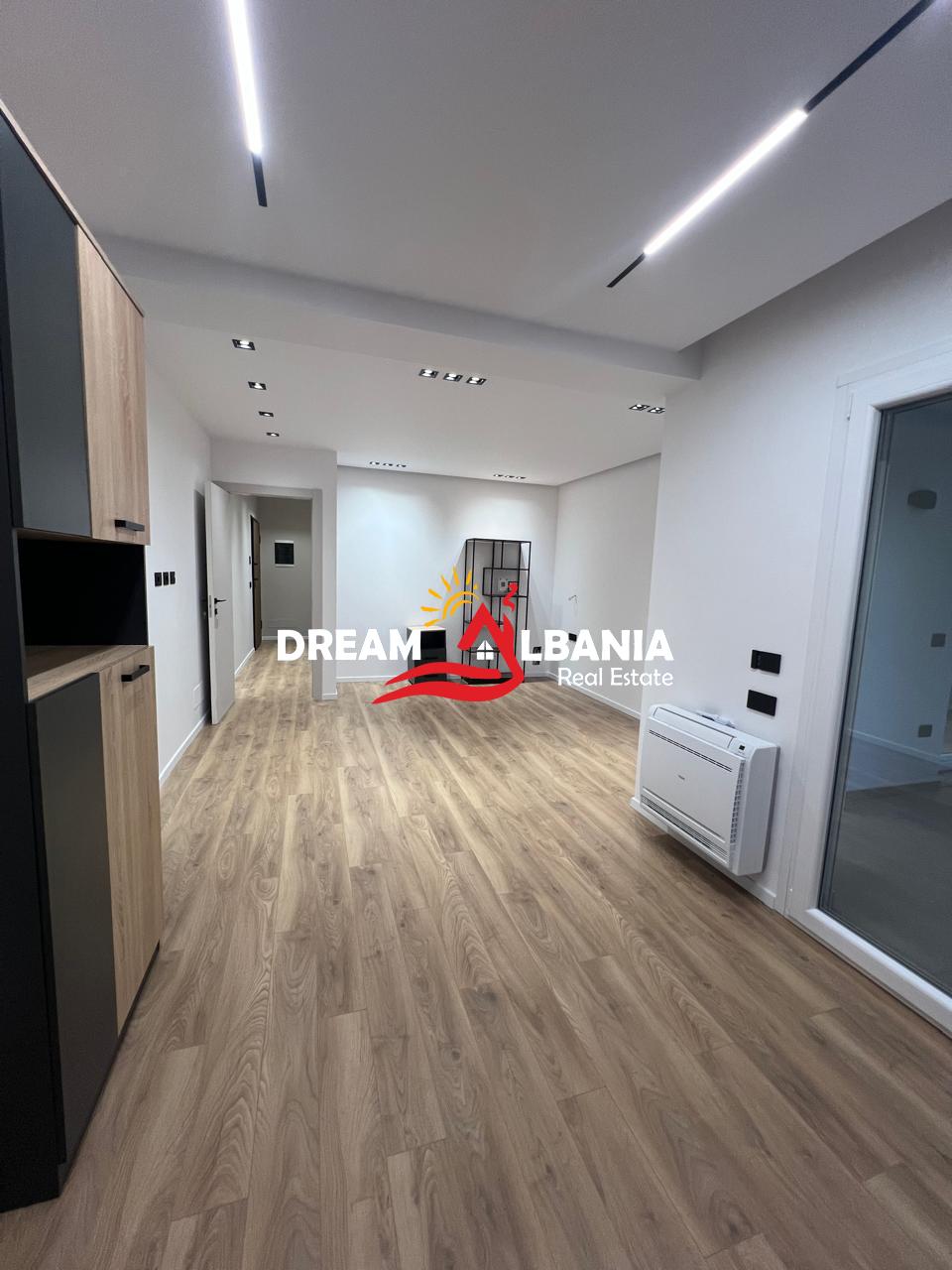 Jepet me Qira Zyrë e Mobiluar pranë Hotel Radisson ( 42611572 ) 2