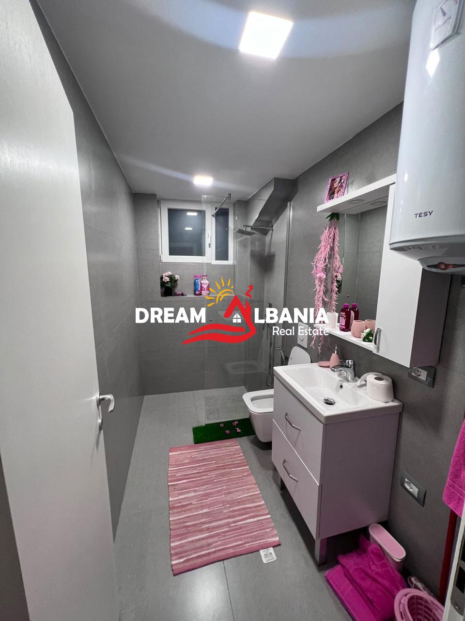 Dyqan ne shitje ne Qender rruga e Bogdaneve (ID 4171596). 4