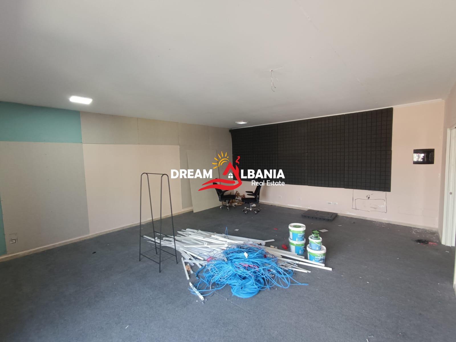 Jepet Me Qera Ambient Biznesi tek Zogu i Zi (ID 42611542) 2
