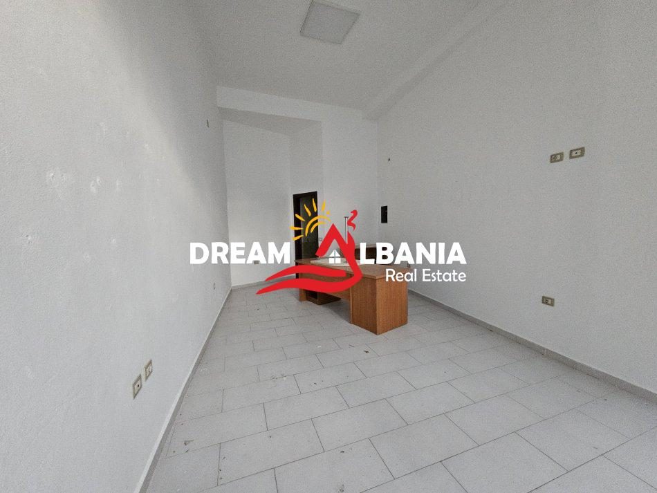 Ambient biznesi per shitje prane rruges Mine Peza (ID 4171564) 2
