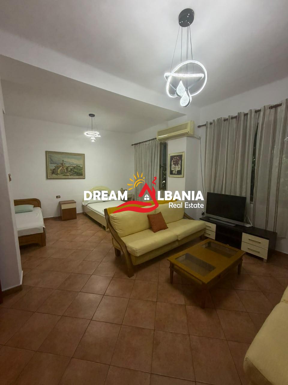 Jepet me Qira Apartament 2+1 tek Shallvaret prane mullirit te vjeter ( 4229620)